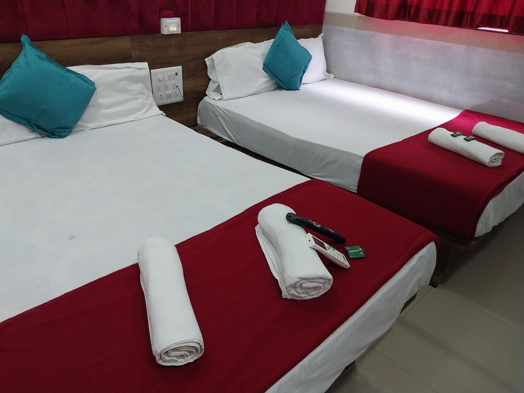 Hotel New Balaji Residency مومباي المظهر الخارجي الصورة